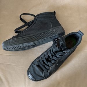 Cariuma High top Sneaker